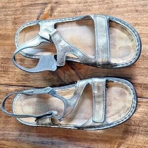 Naot gold brushed silver color strappy Sandal Loop and Hook Comfort Size 8.5
